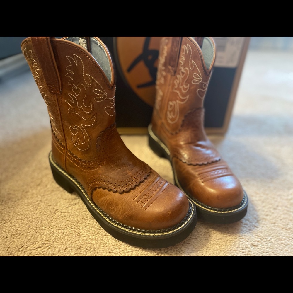 RUSSETT Size 7 Women’s ARIAT Leather Fatbaby Boots